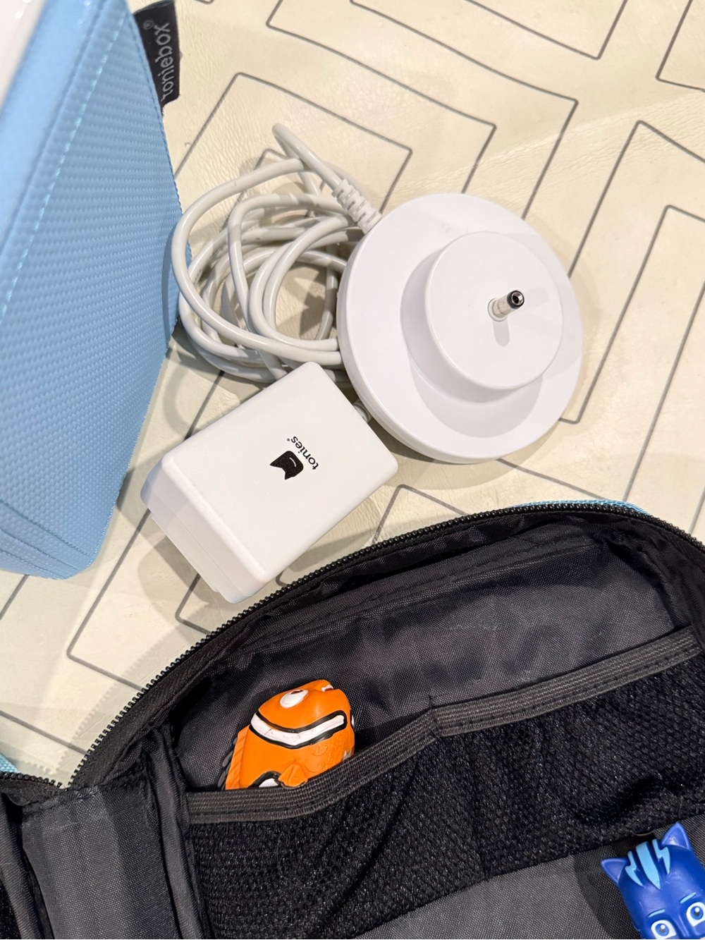 Toniebox with Storage Pouch and Tonies Characters - Picture 3 of 8